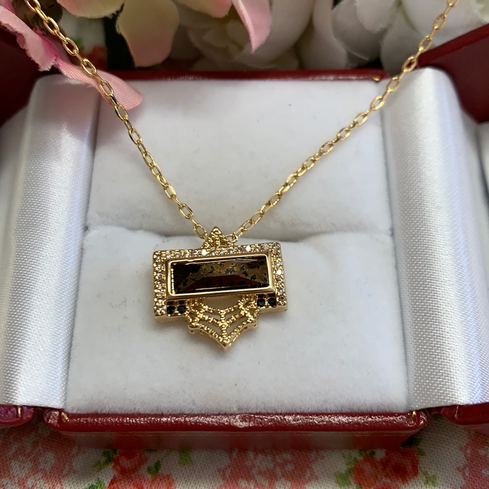 Beautiful brown and gold necklace NWT